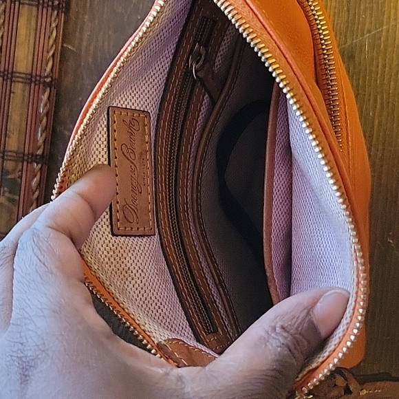 Dooney & Burke pebble leather Crossbody w matching wallet - Picture 5 of 5